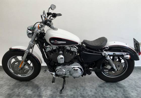 HARLEY-DAVIDSON SPORTSTER 1200 CUSTOM 